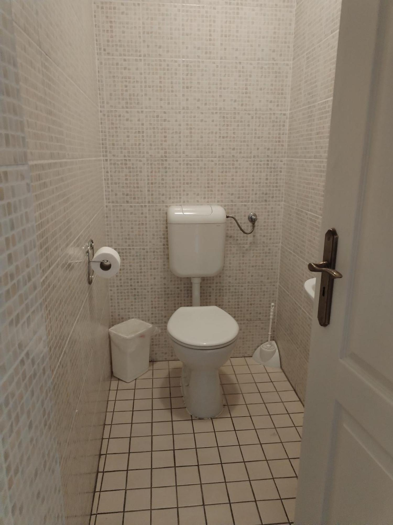 Hostel Ferihegy ベセス エクステリア 写真